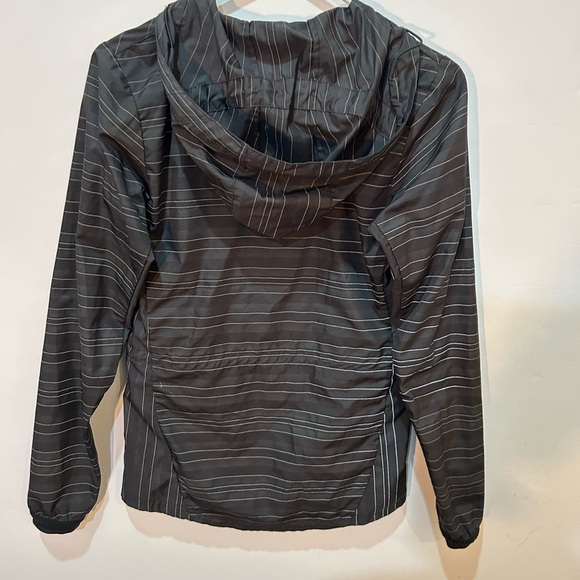 Nike Black and Gray Running Jacket Women’s XS - Picture 2 of 3